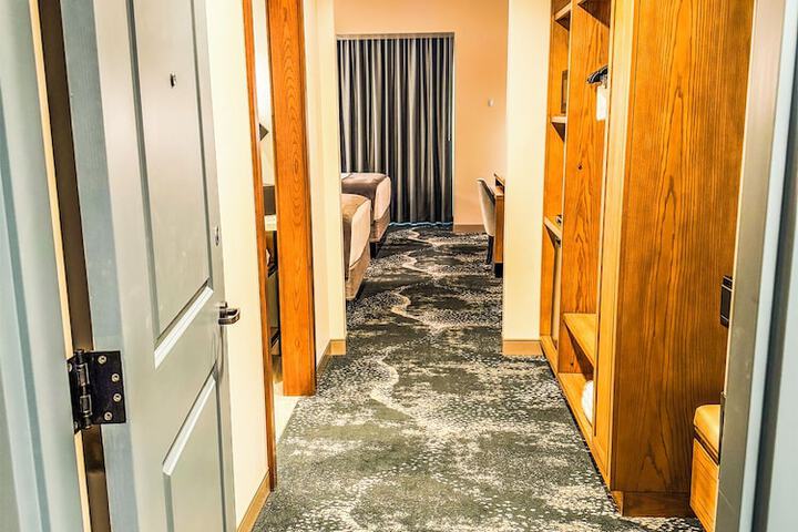 Room 9 of 34