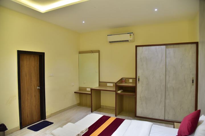 Room 13 of 39