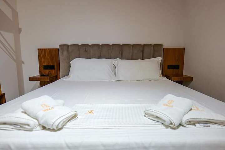 Room 6 of 72