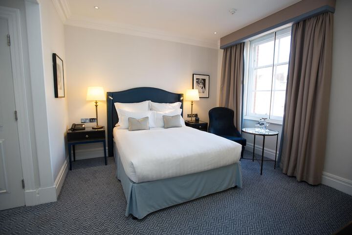 Room 42 of 143