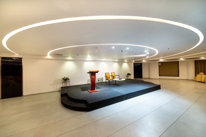 Ballroom/Hall 52 of 67