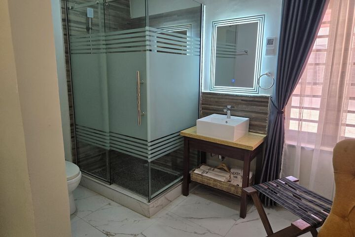 Room 21 of 32