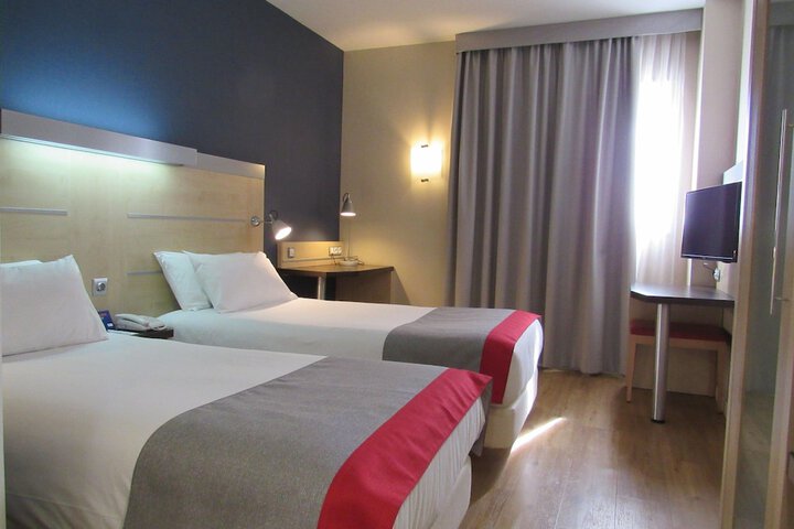 Room 4 of 37