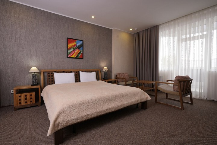 Room 46 of 100