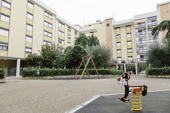 Hotel Exterior 75 of 77