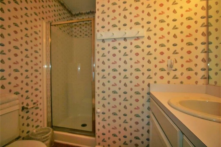 Room 11 of 17