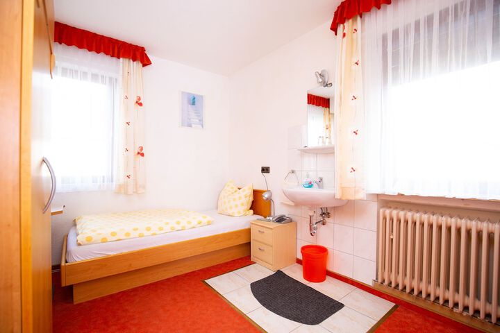Room 13 of 21