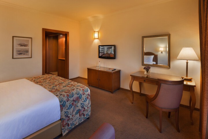 Room 12 of 177