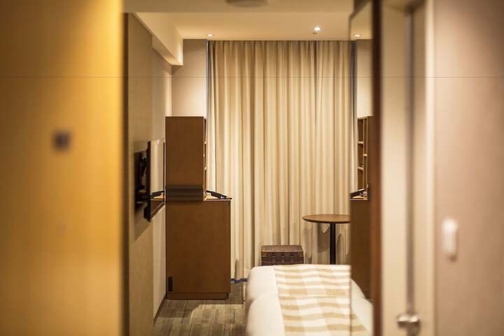 Room 10 of 82