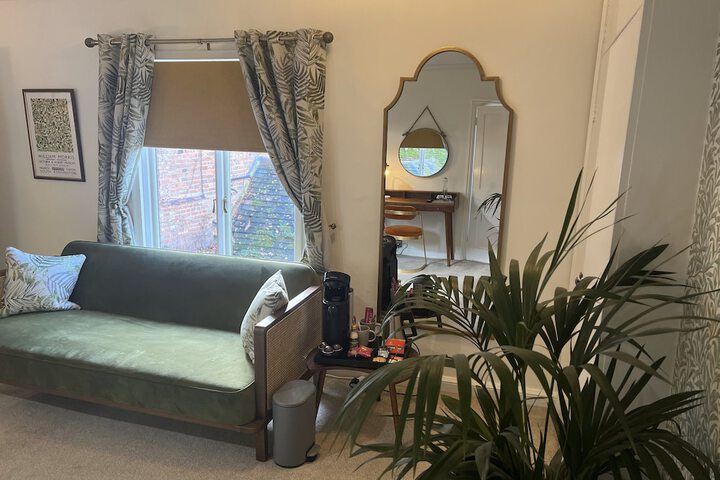Room 6 of 90