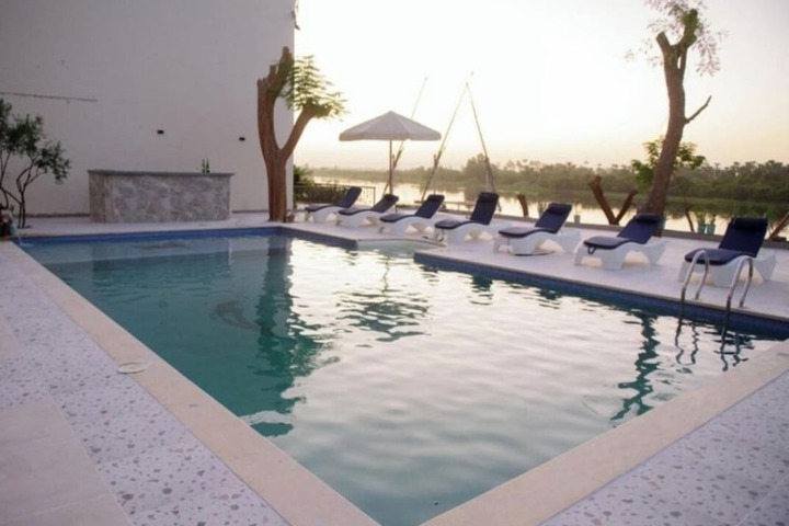 Pool 21 of 44