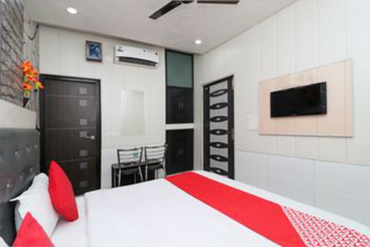 Room 9 of 25