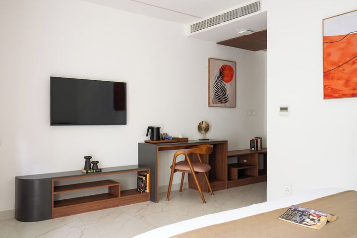 Room 10 of 28