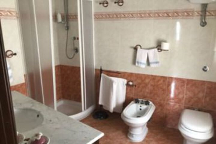 Room 3 of 20