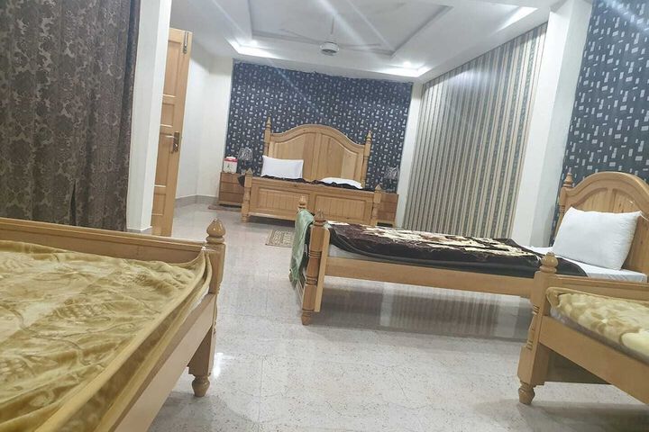 Room 7 of 9