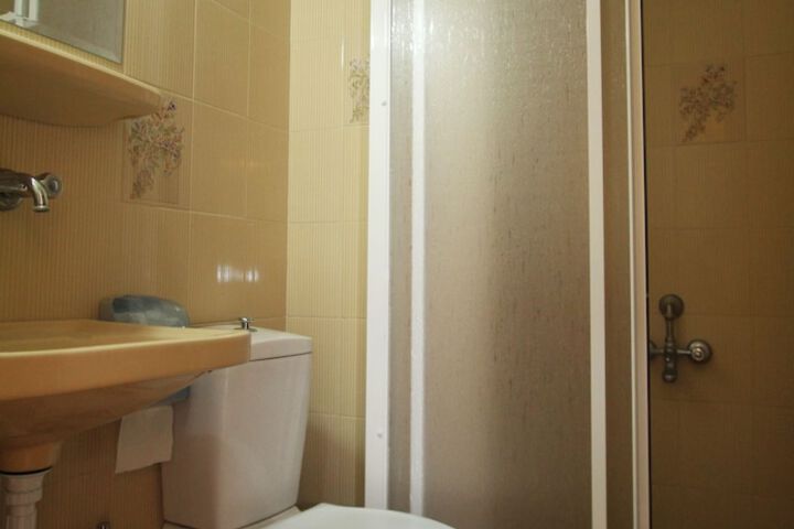 Room 17 of 34