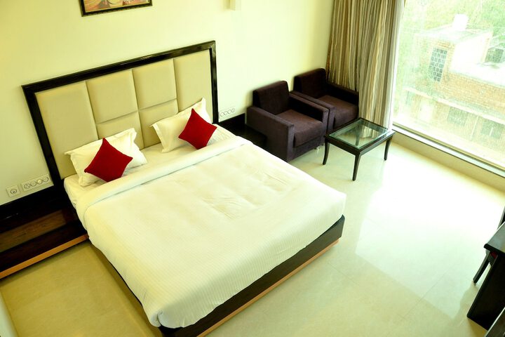 Room 12 of 84