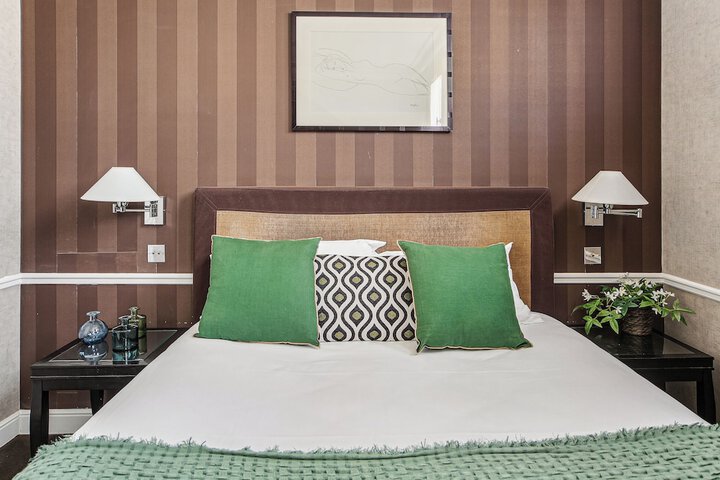 Room 16 of 30