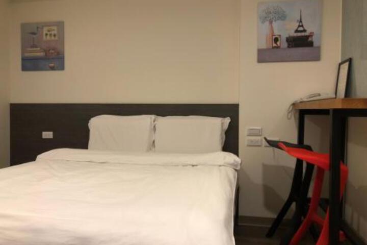 Room 6 of 32