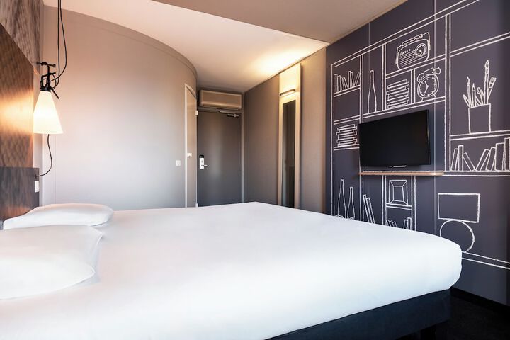 Room 8 of 39