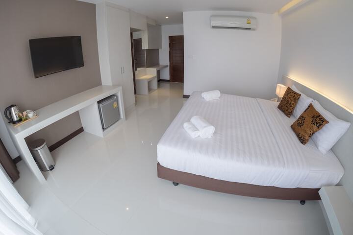 Room 4 of 32