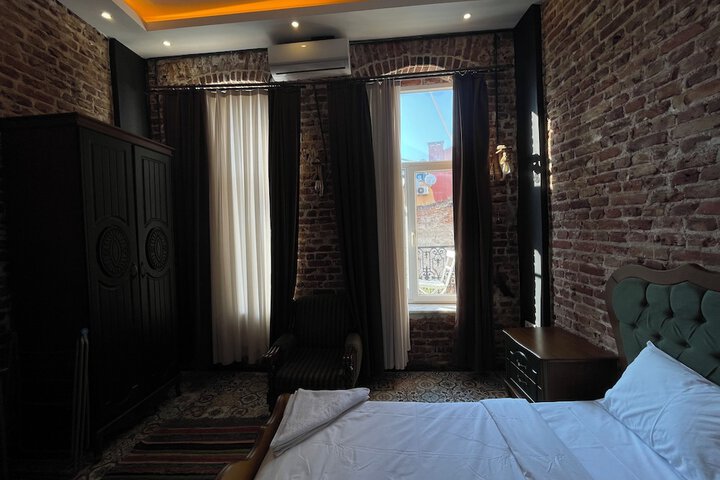 Room 3 of 6