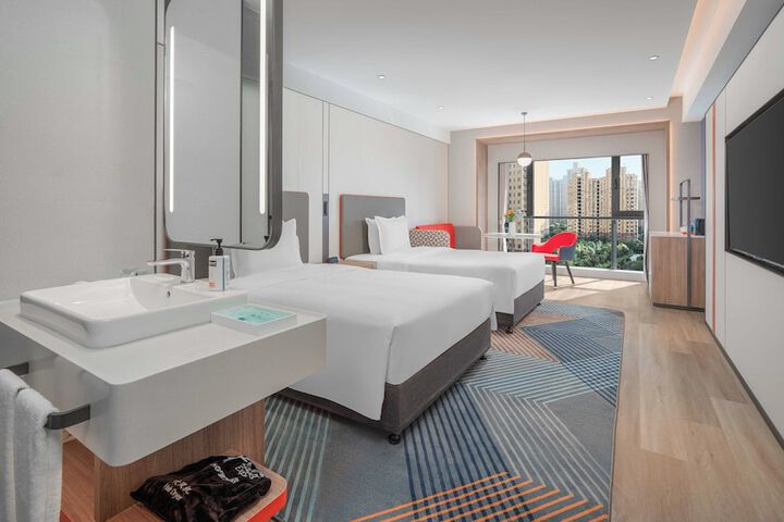 Room 16 of 48