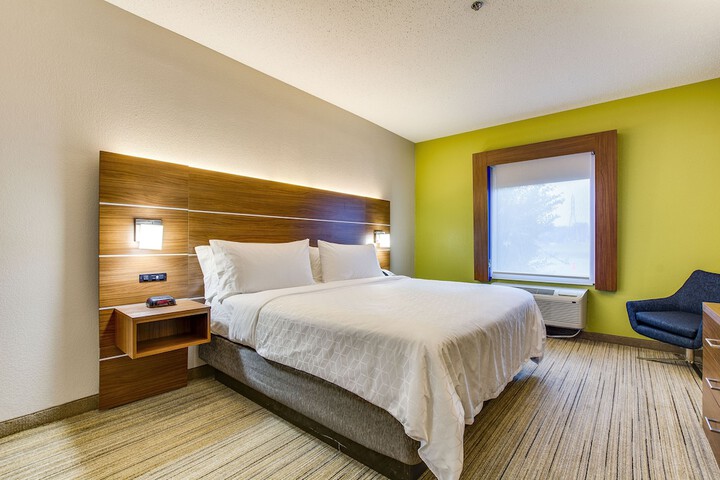 Room 12 of 40