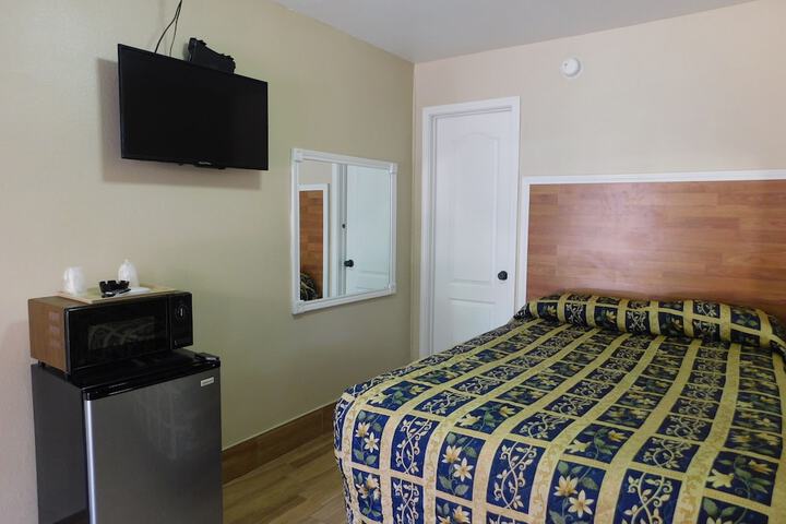 Room 4 of 32