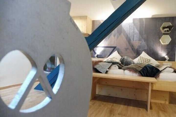 Room 4 of 43