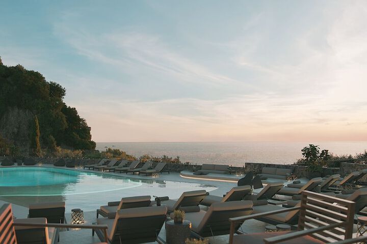 Pool 142 of 160