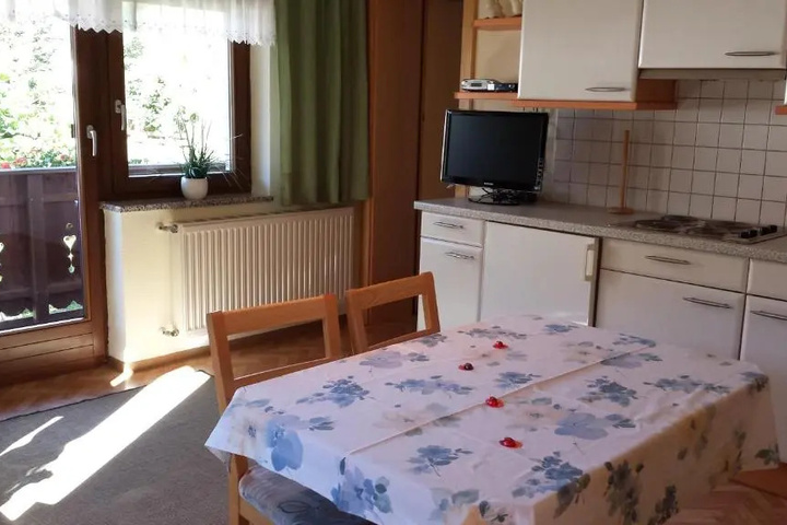 Room 5 of 15
