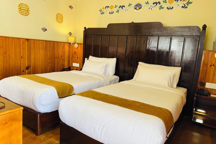 Room 6 of 16
