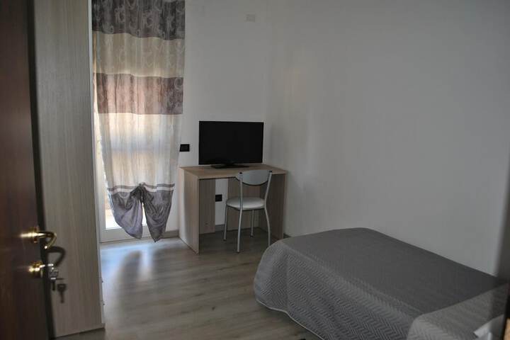 Room 10 of 37
