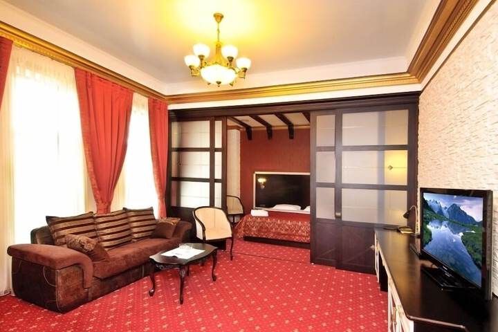 Room 8 of 48
