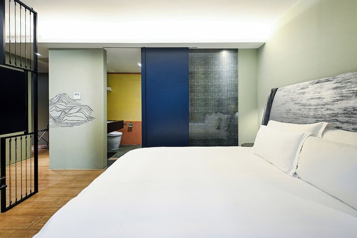 Room 42 of 141