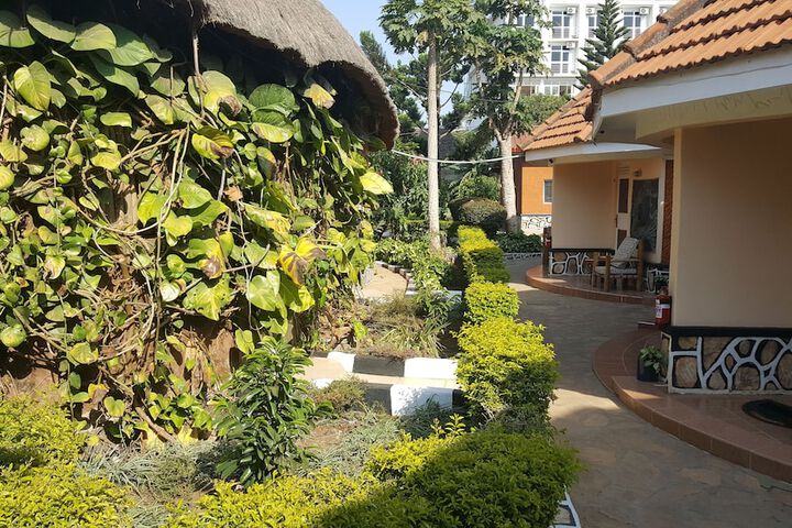 Hotel Exterior 37 of 46