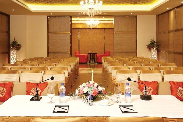 Ballroom/Hall 86 of 113