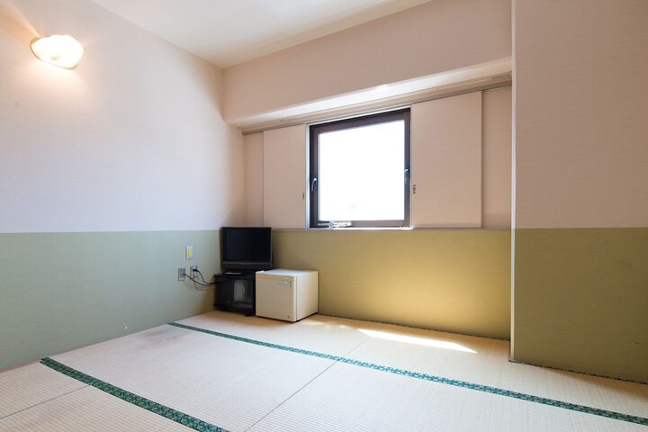 Room 2 of 95