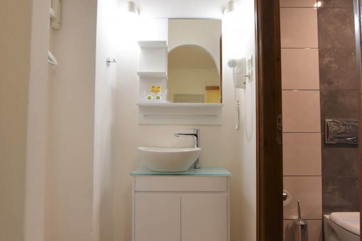 Room 15 of 53
