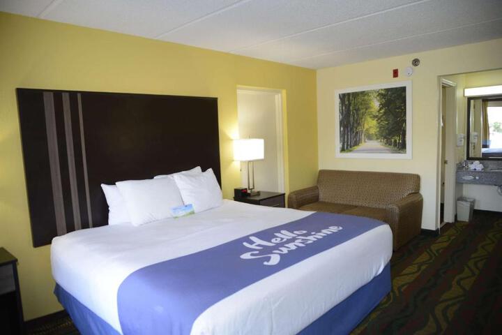 1 King Bed (11 of 13)