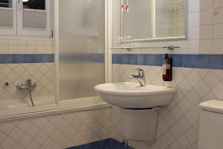 Room 15 of 30