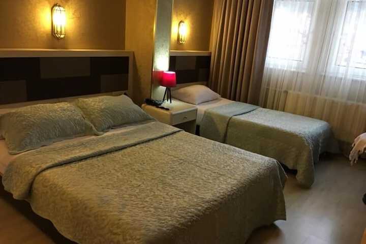 Room 5 of 9
