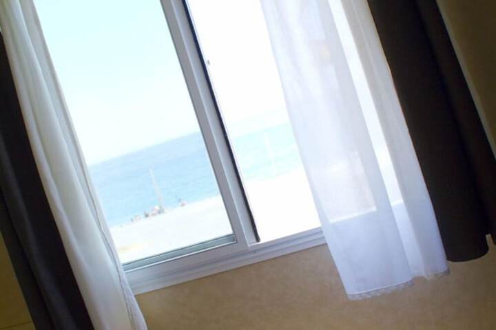Room 13 of 37