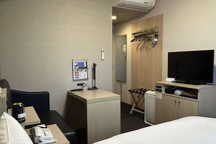 Room 9 of 35