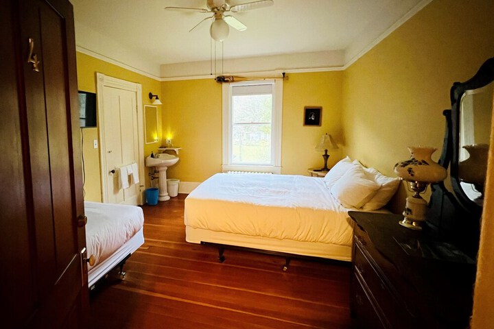 Room 21 of 21