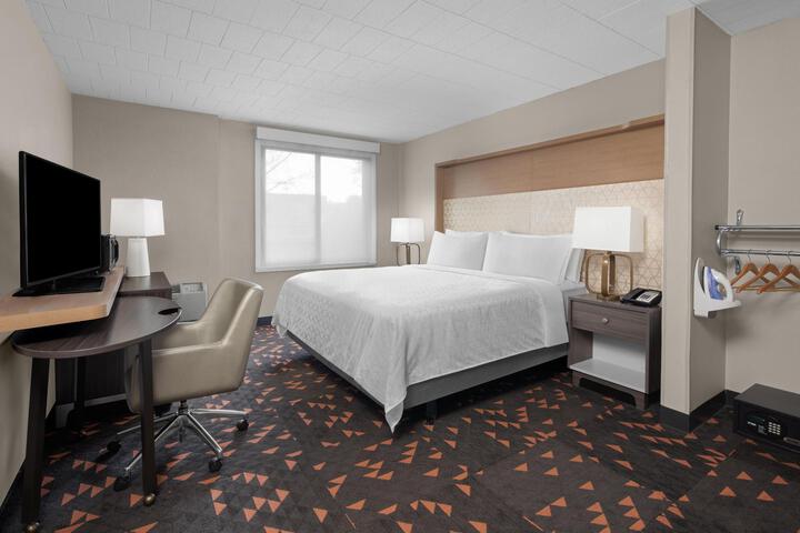 1 King Bed Accessible (13 of 16)