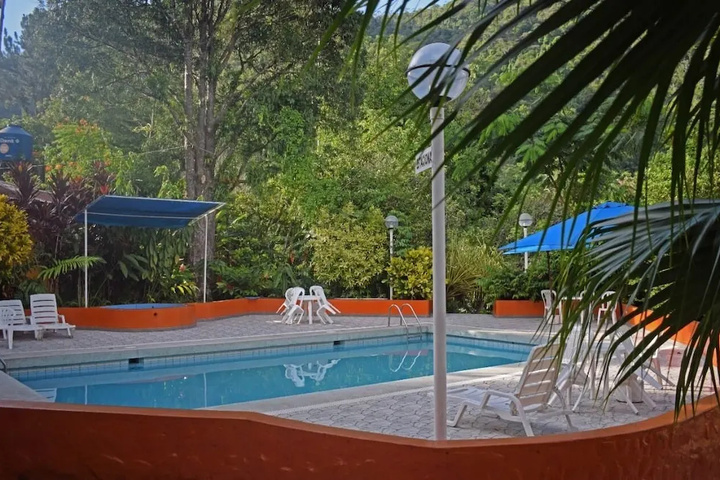 Pool 6 of 10