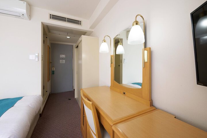 Room 51 of 74