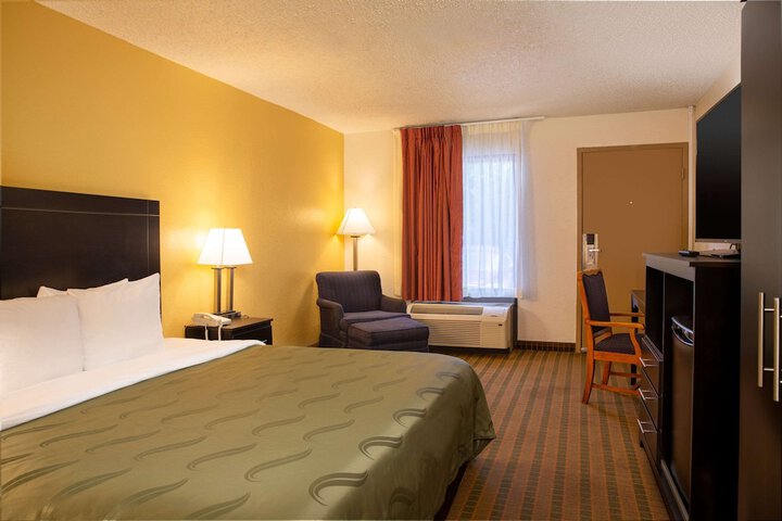 1 King Bed (7 of 19)